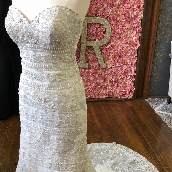 Allure Couture Wedding Dress - Sample - Picture 3 of 8